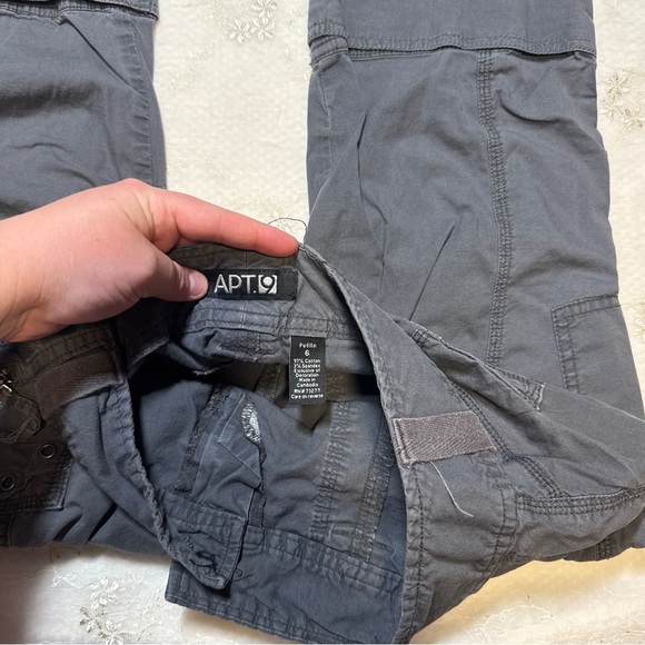 Y2K Vintage Gray Cargo Capri Pants – Size 6P - Picture 3 of 4